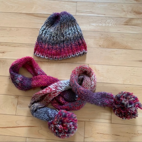 American Rag Hat And Scarf Set - Picture 4 of 5